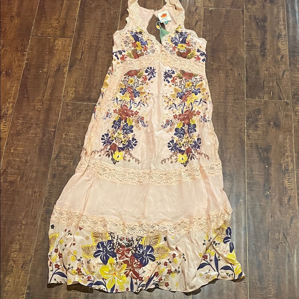 FARM Rio
Floral Lace Slip Dress - Picture 8 of 11